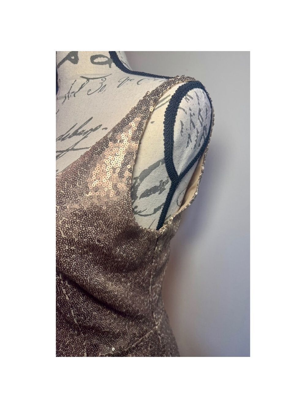 Women's Lulus Gold Sequin V-Neck Cocktail Dress Size M - Picture 4 of 9